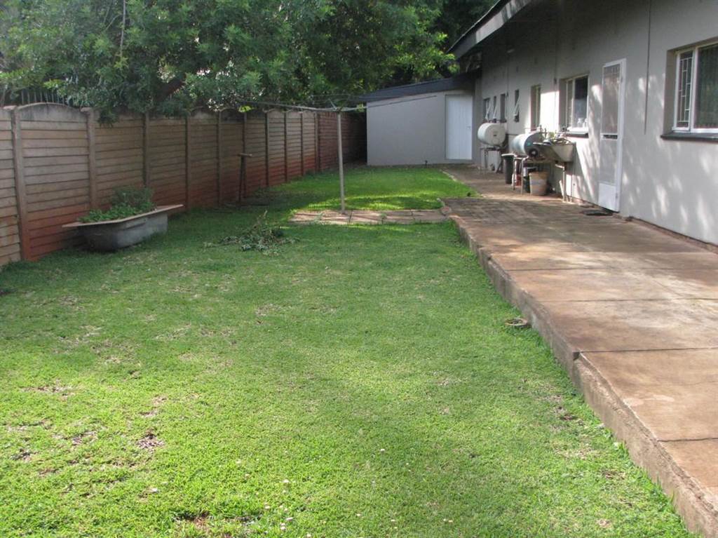 4 Bed House in Naboomspruit photo number 26
