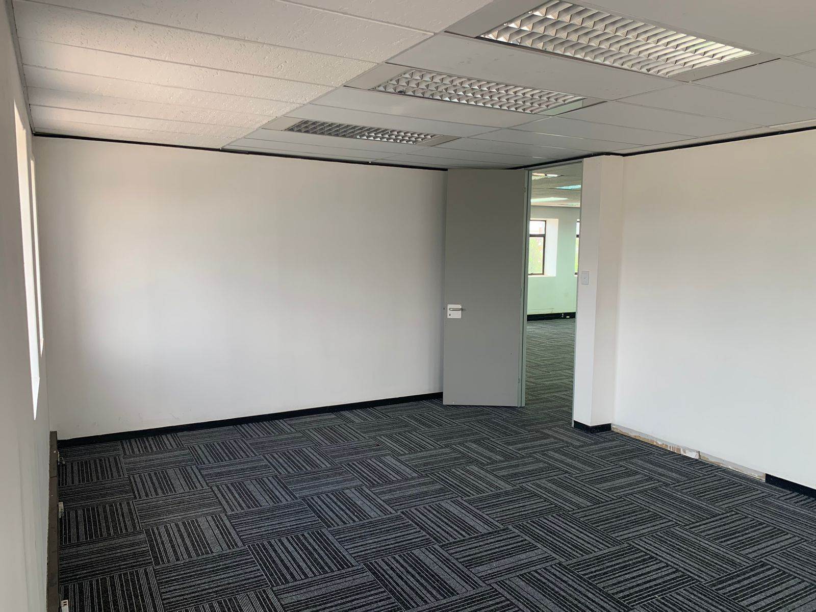 215  m² Commercial space in Rivonia photo number 22
