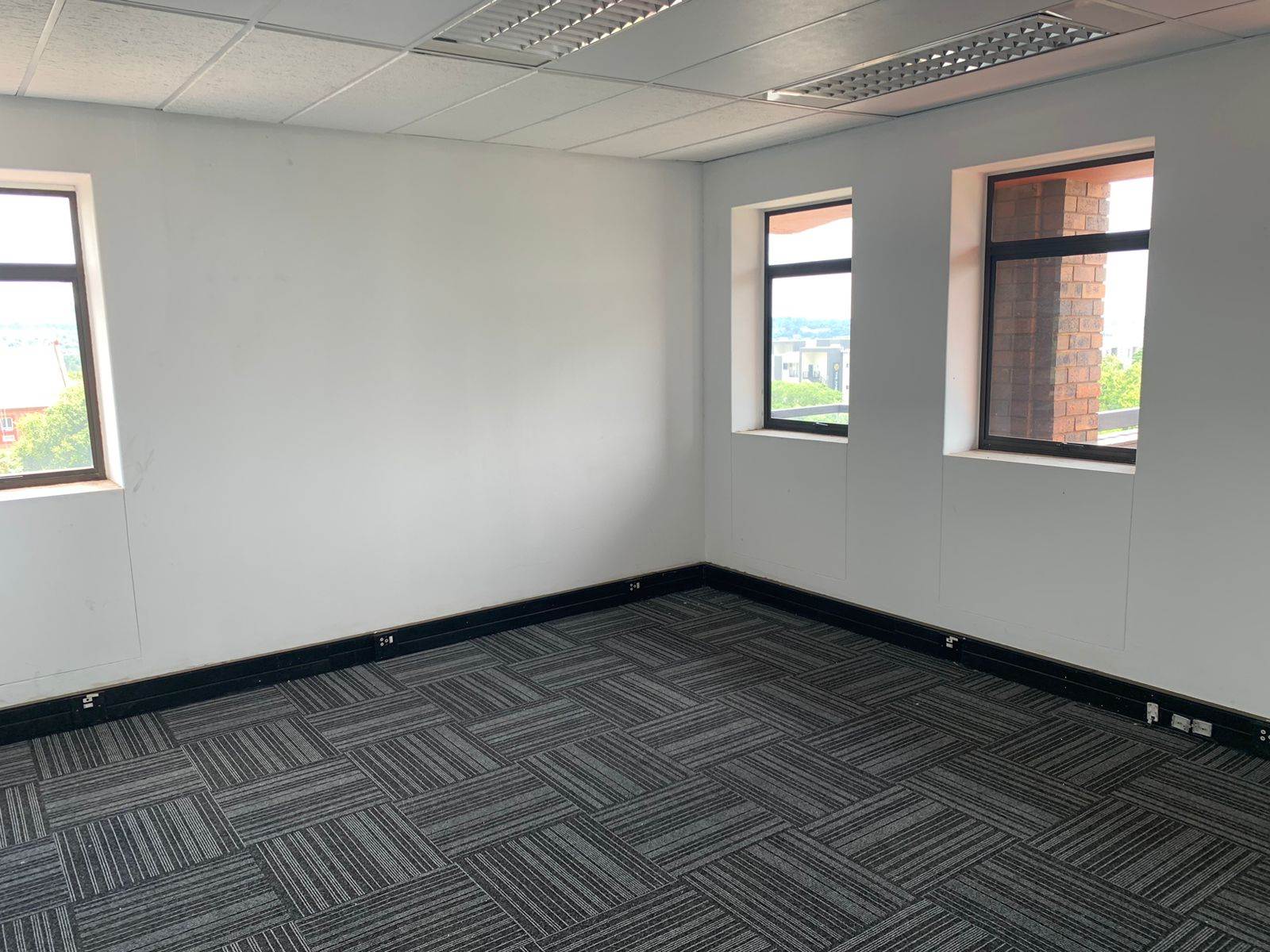 215  m² Commercial space in Rivonia photo number 25
