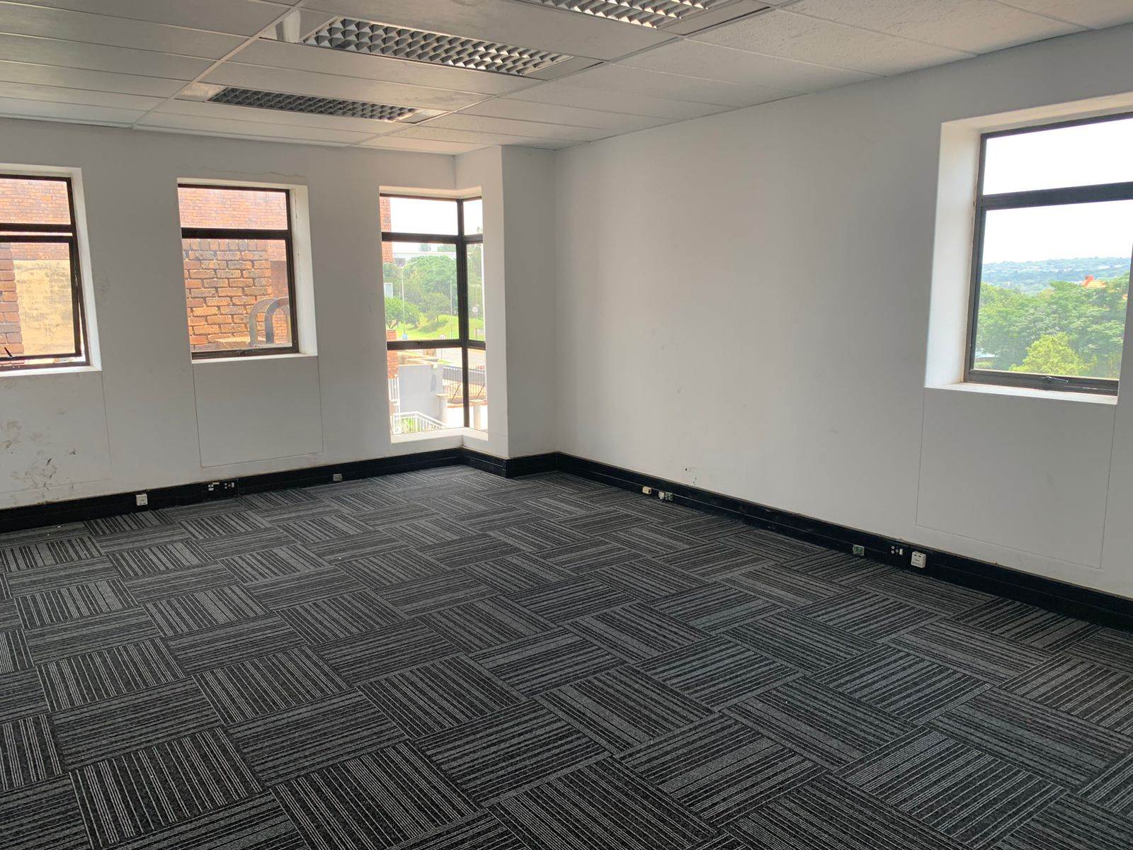 215  m² Commercial space in Rivonia photo number 21