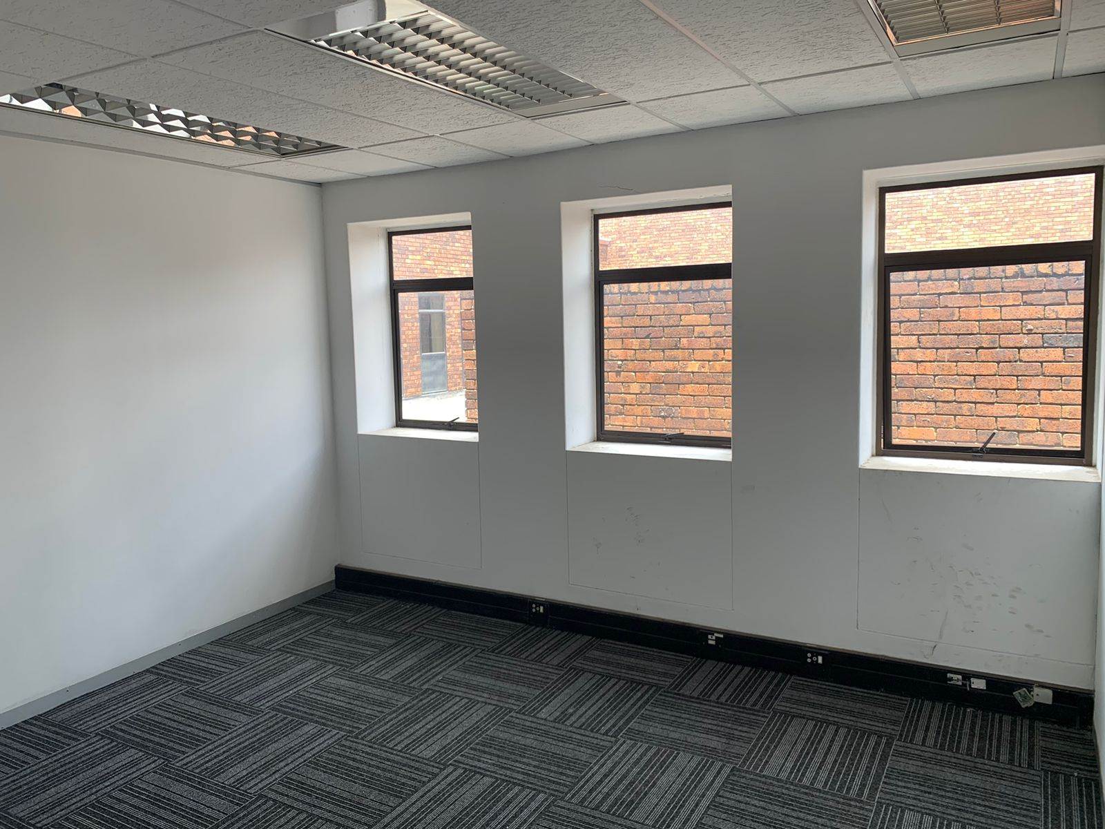 215  m² Commercial space in Rivonia photo number 16
