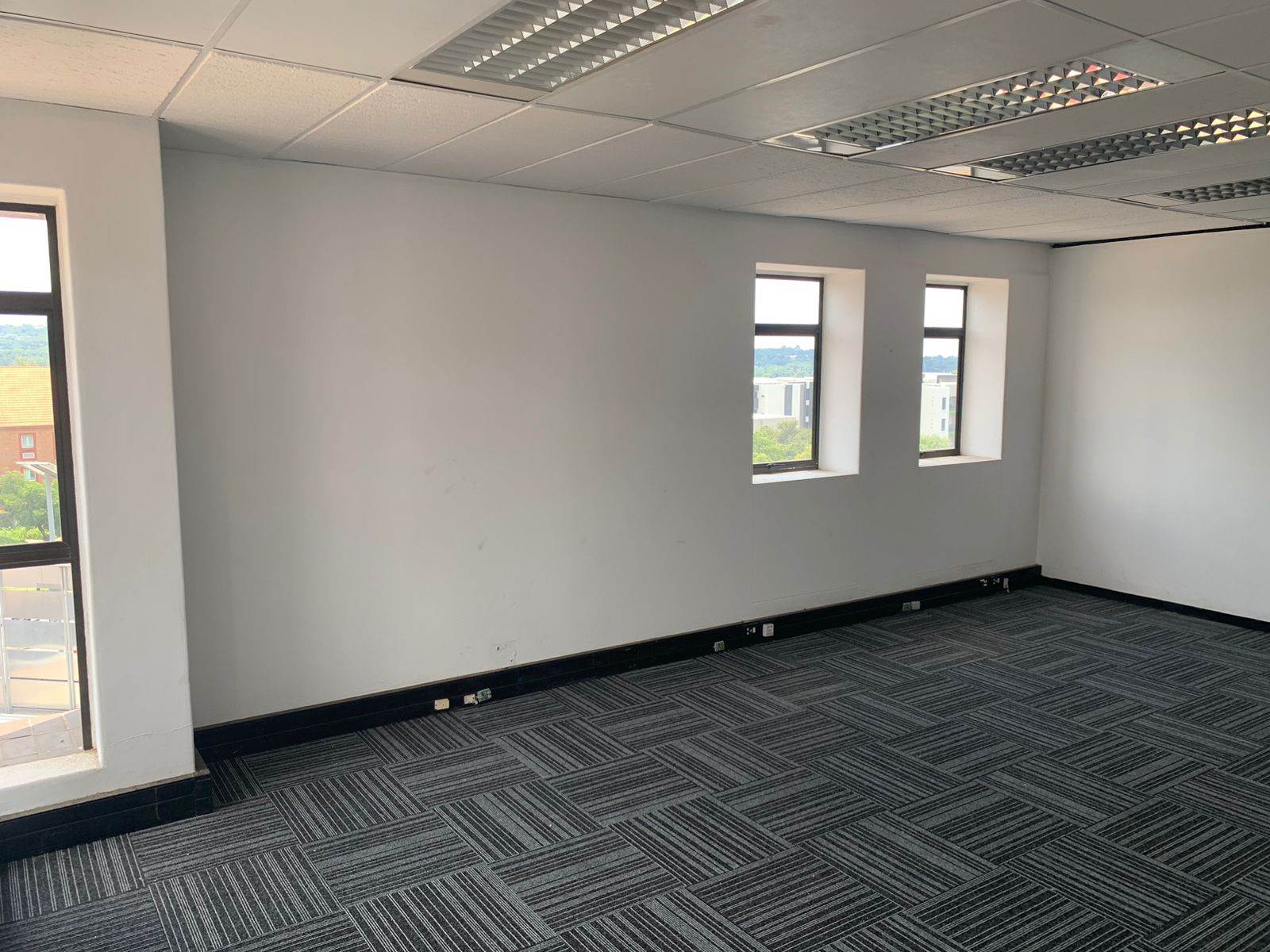 215  m² Commercial space in Rivonia photo number 23