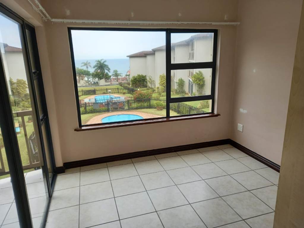 3 Bed Apartment in Uvongo photo number 14