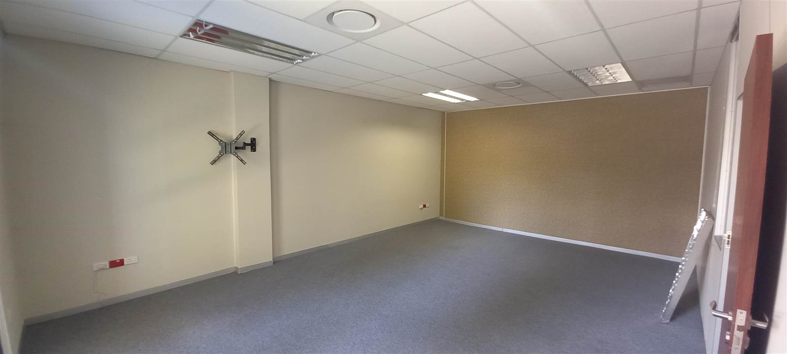 220  m² Commercial space in Bedfordview photo number 13
