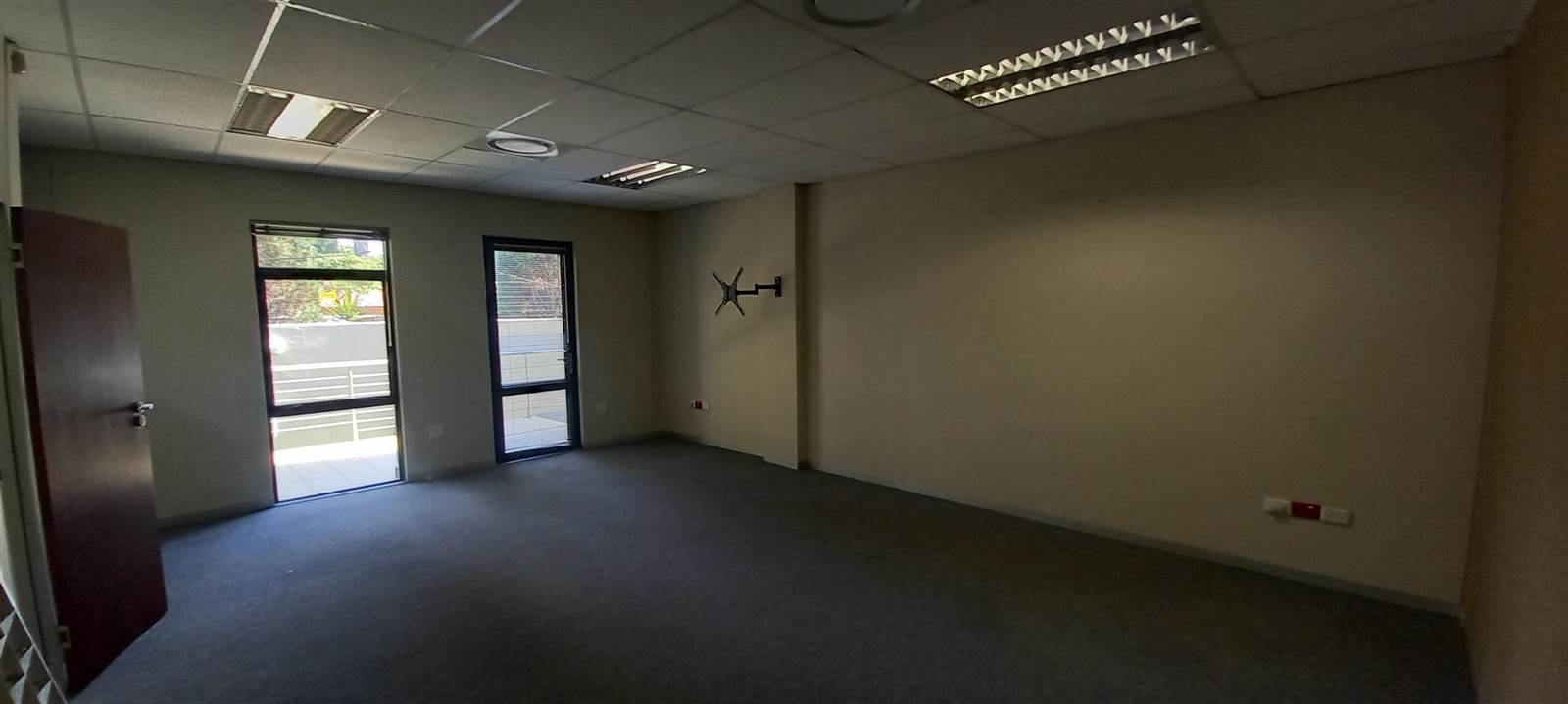 220  m² Commercial space in Bedfordview photo number 15