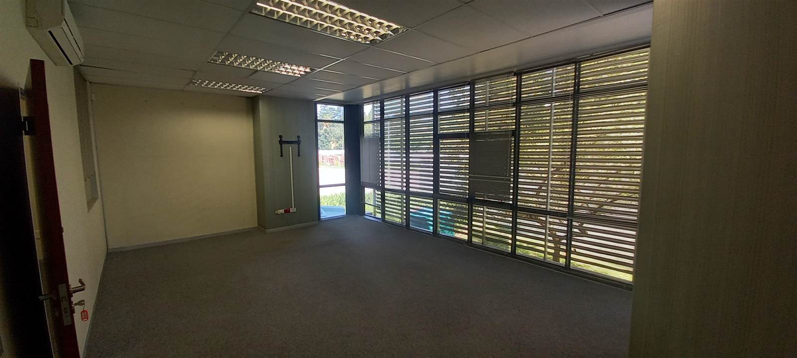 220  m² Commercial space in Bedfordview photo number 11