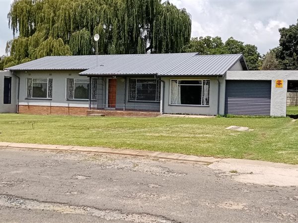 3 Bed House in Rensburg