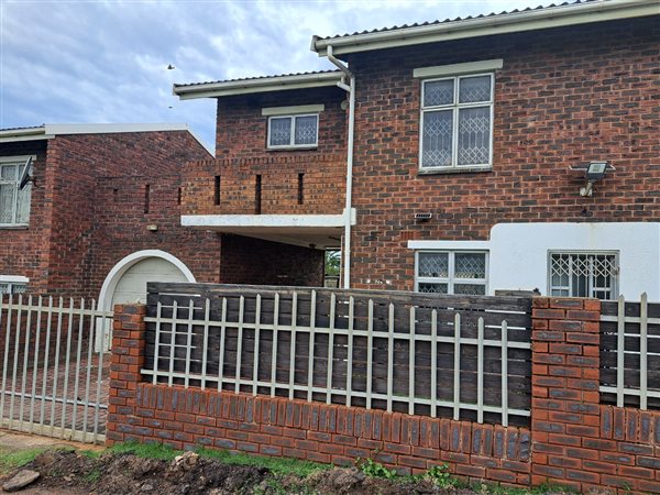 3 Bed Townhouse in Park Rynie