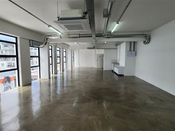 96  m² Commercial space