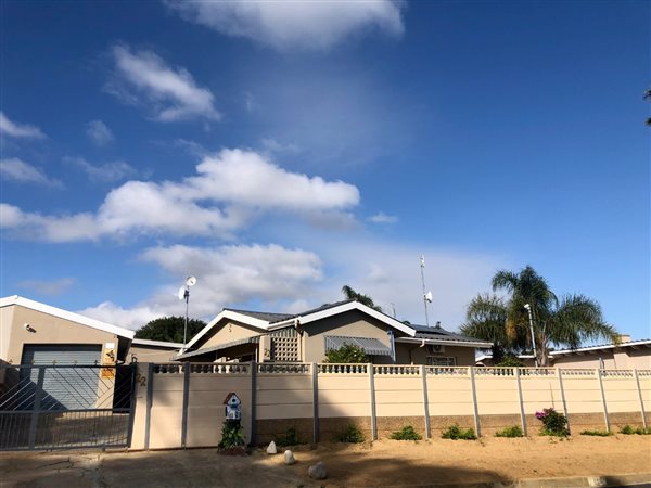 4 Bedroom House 4 Bedroom House