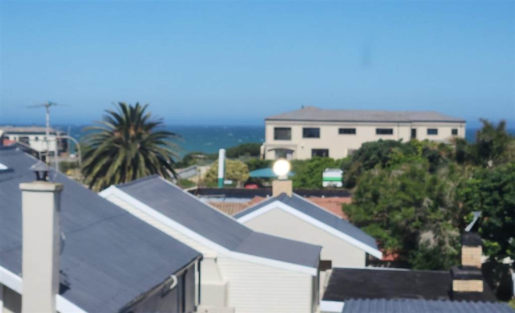 7 Bed House in Jeffreys Bay photo number 28