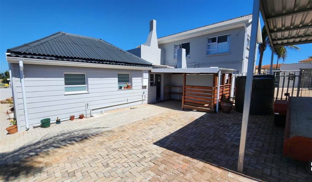 7 Bed House in Jeffreys Bay photo number 5