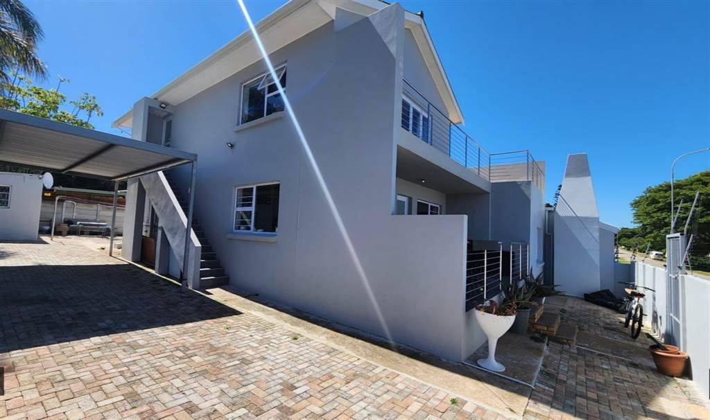 7 Bed House in Jeffreys Bay photo number 8