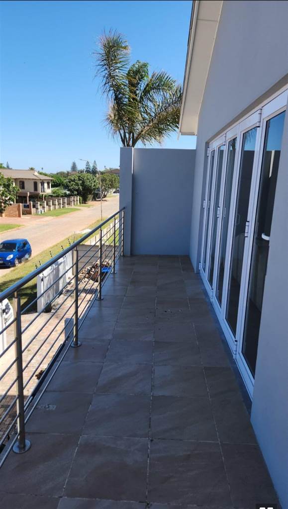 7 Bed House in Jeffreys Bay photo number 15