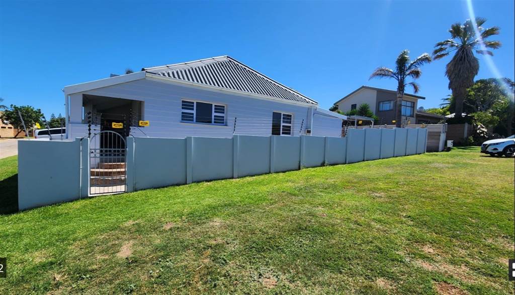 7 Bed House in Jeffreys Bay photo number 2