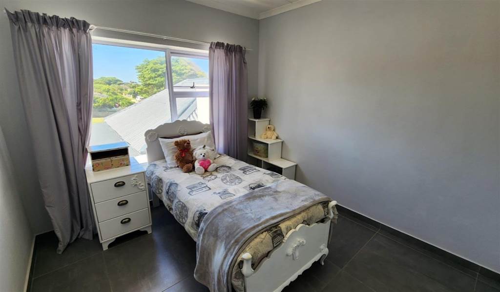 7 Bed House in Jeffreys Bay photo number 21