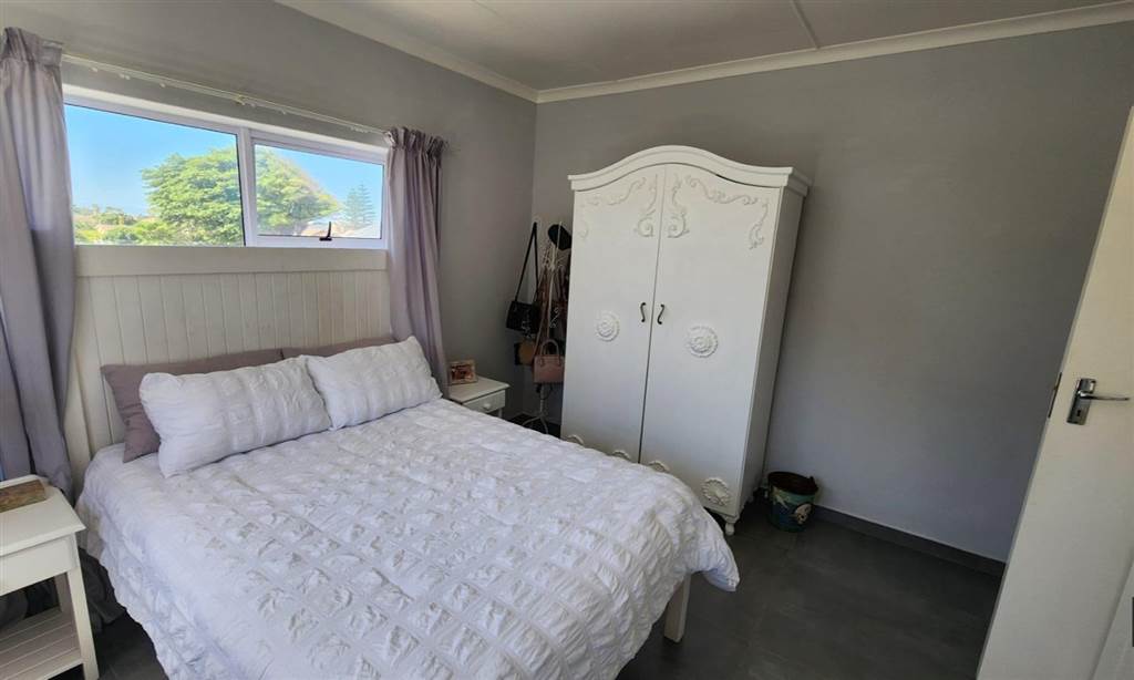 7 Bed House in Jeffreys Bay photo number 14