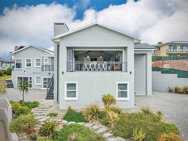 4 Bedroom House 4 Bedroom House