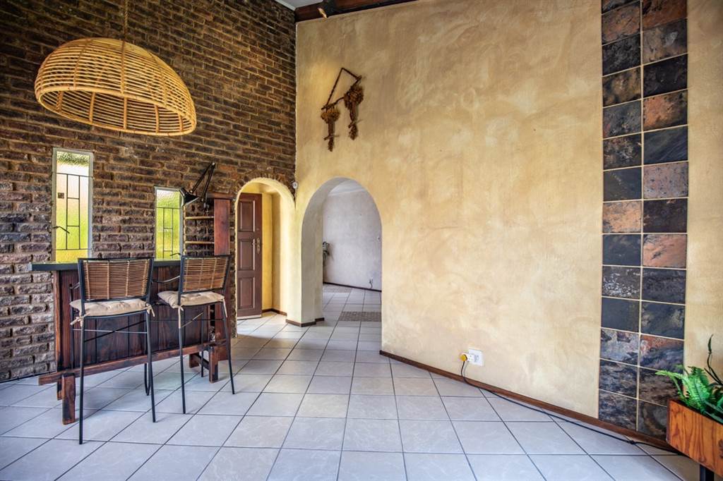 3 Bed House in Garsfontein photo number 5