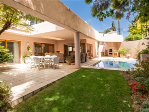 4 Bed House in Orchards