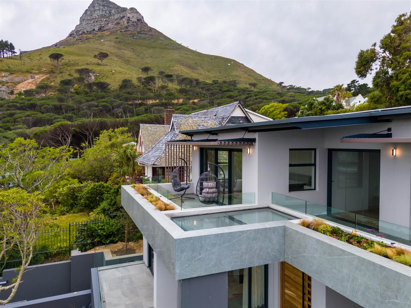 6 Bed House in Camps Bay photo number 21