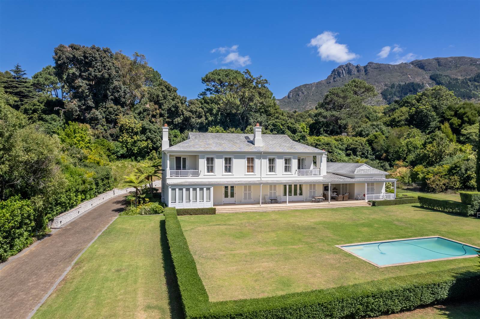 6 Bed House in Constantia photo number 2