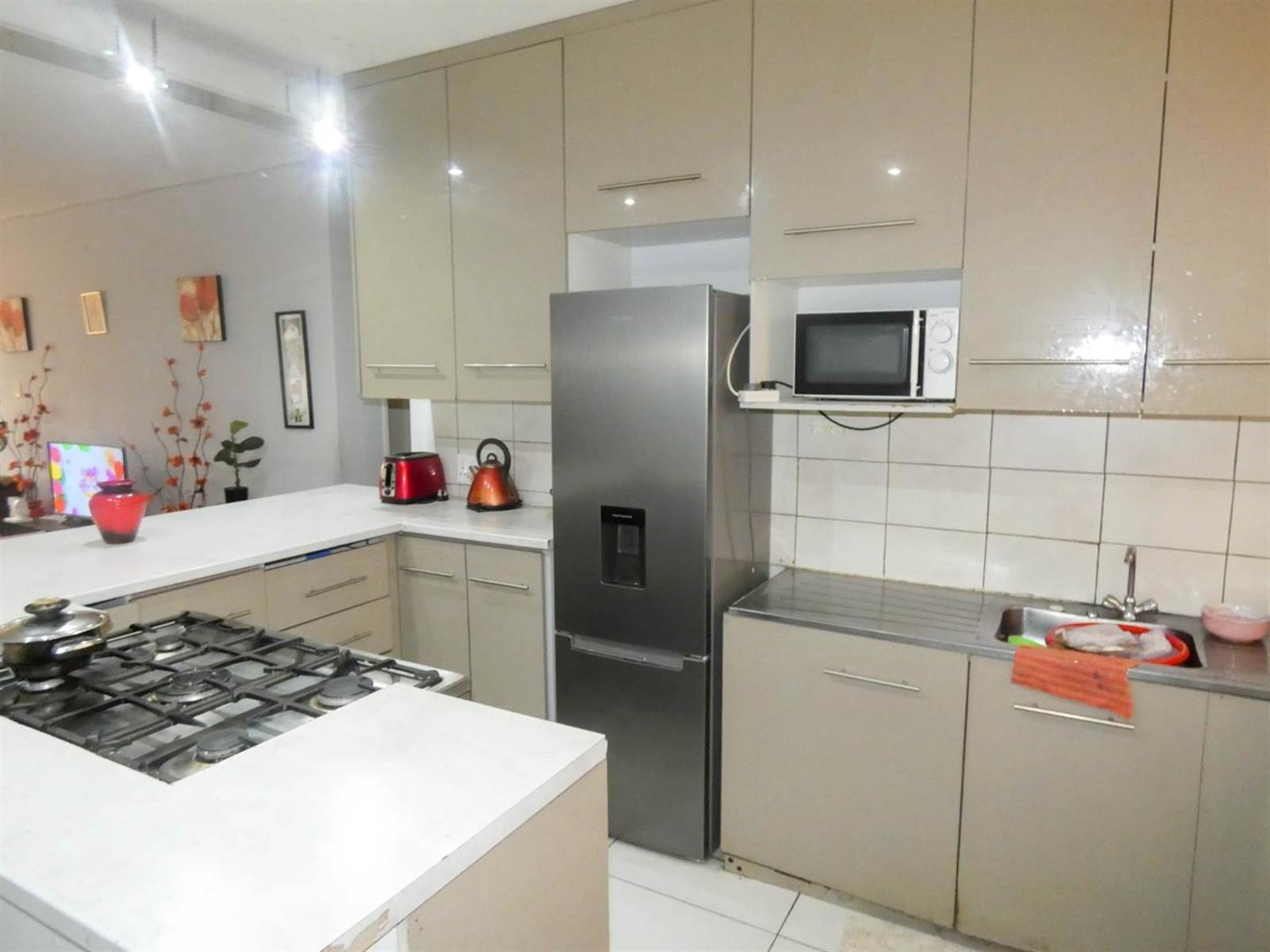 2 Bed Townhouse in Benoni Central photo number 5