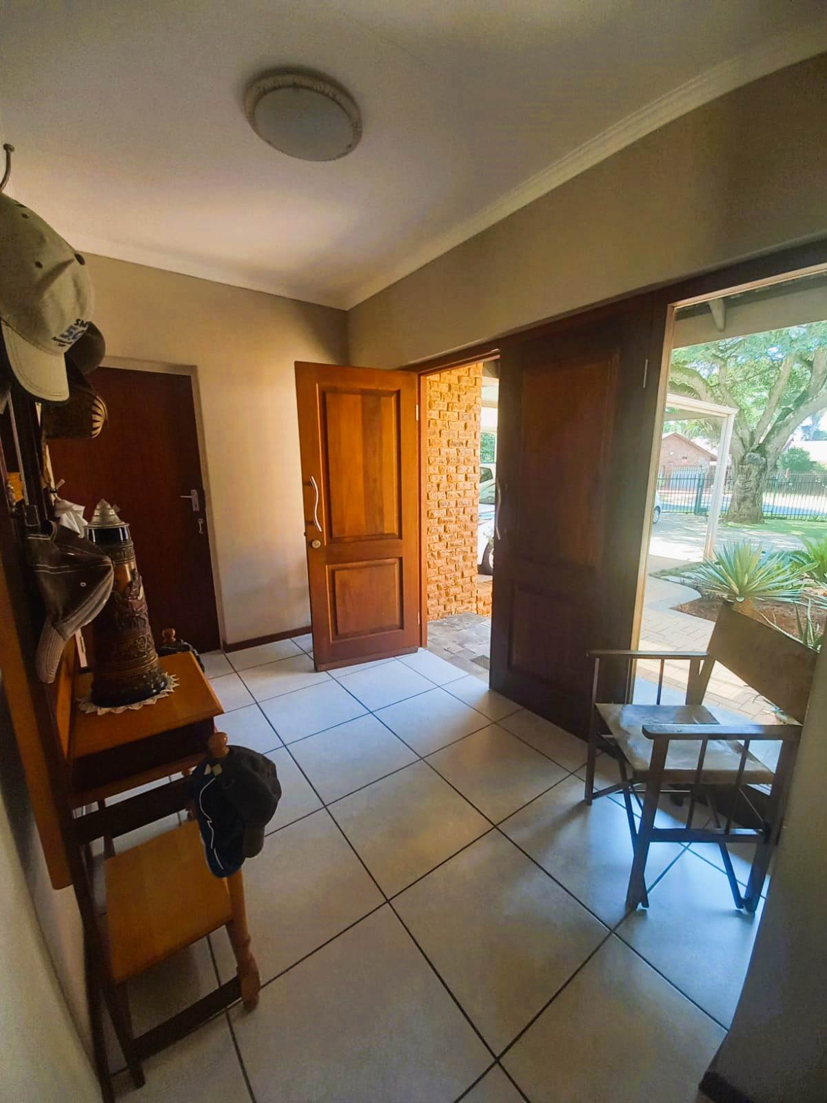 5 Bed House in Garsfontein photo number 13
