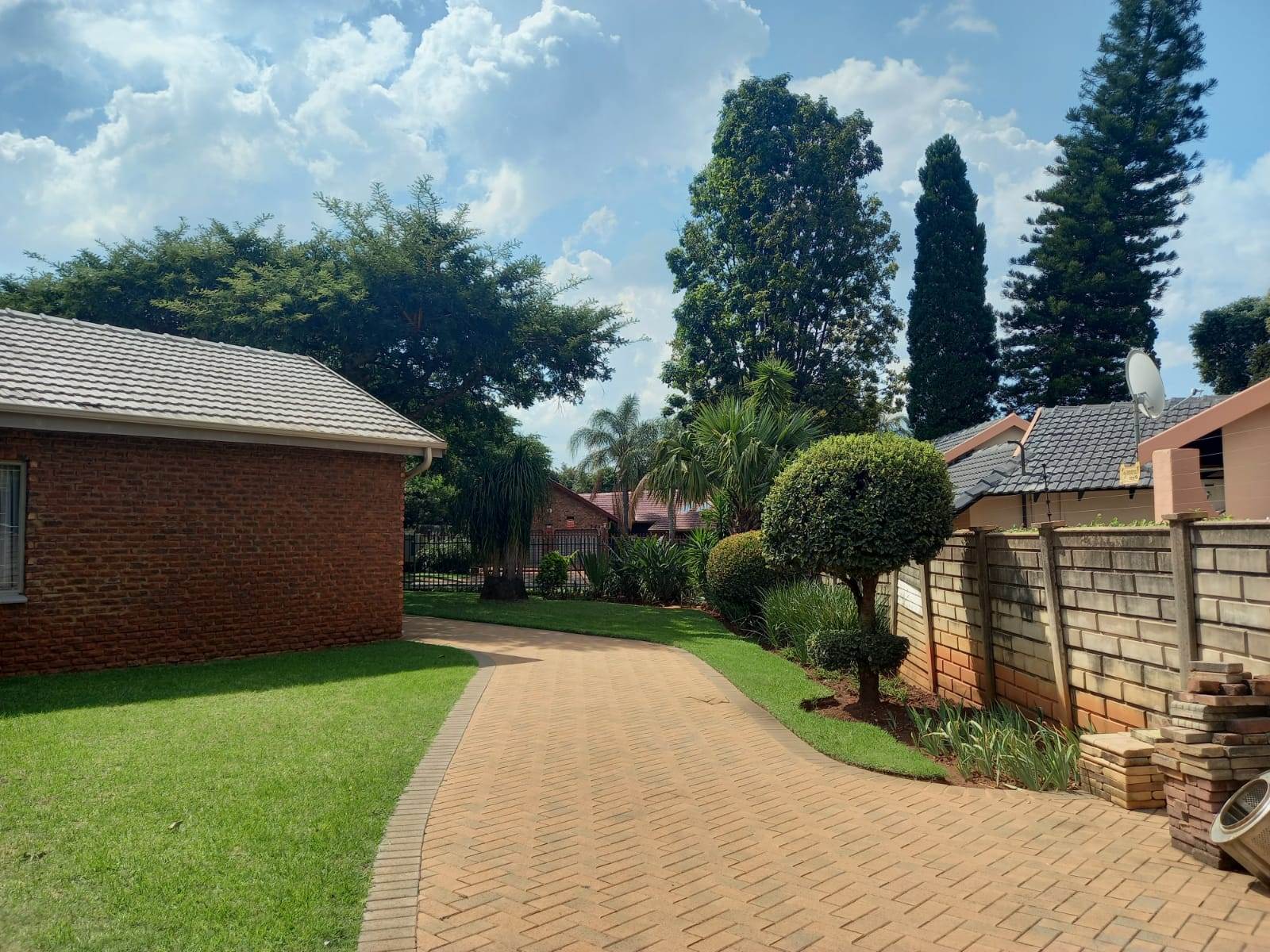 5 Bed House in Garsfontein photo number 26