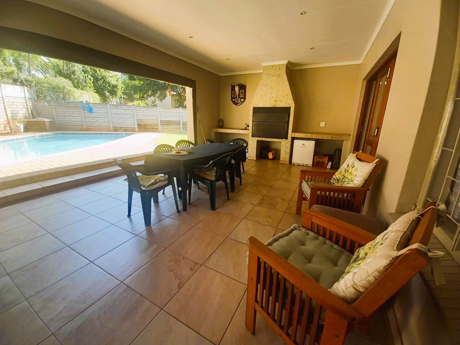 5 Bed House in Garsfontein photo number 7