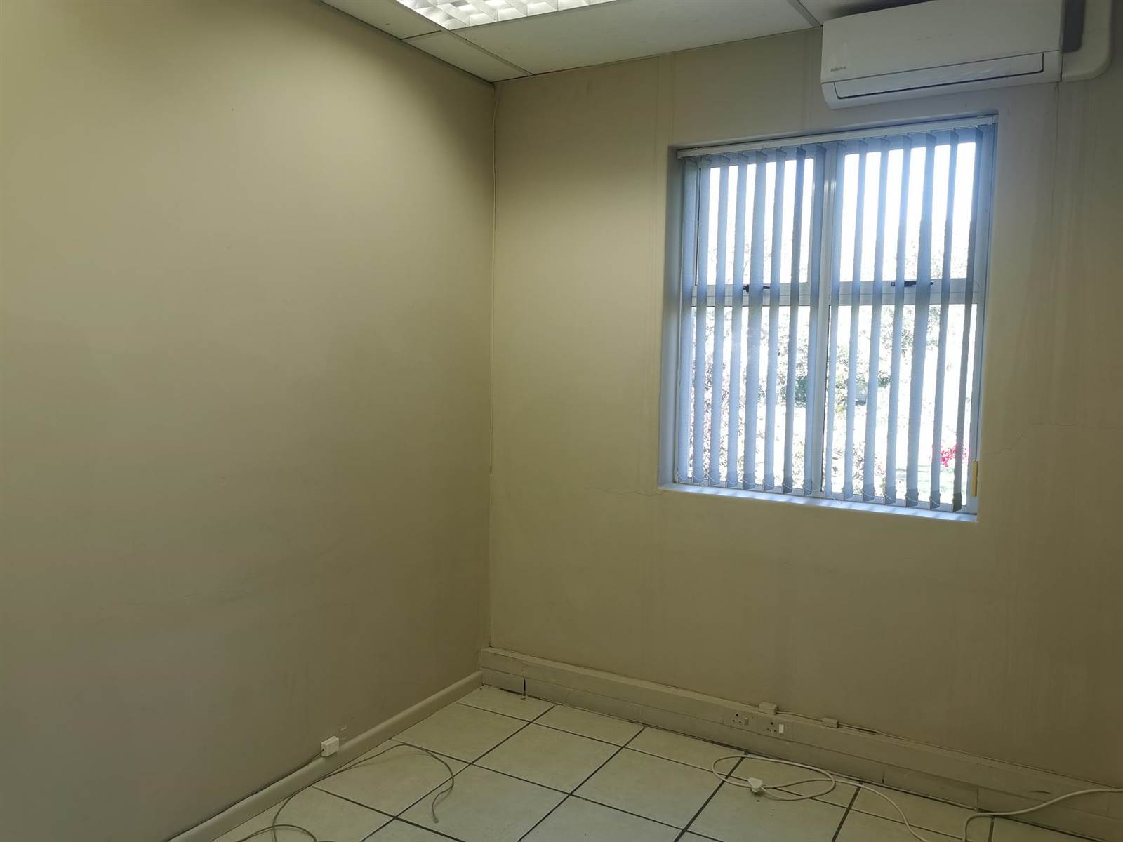 160  m² Commercial space in Durbanville photo number 18