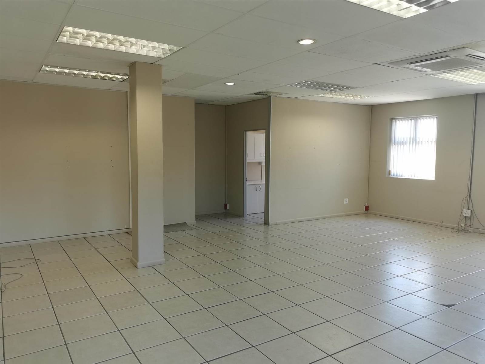 160  m² Commercial space in Durbanville photo number 20