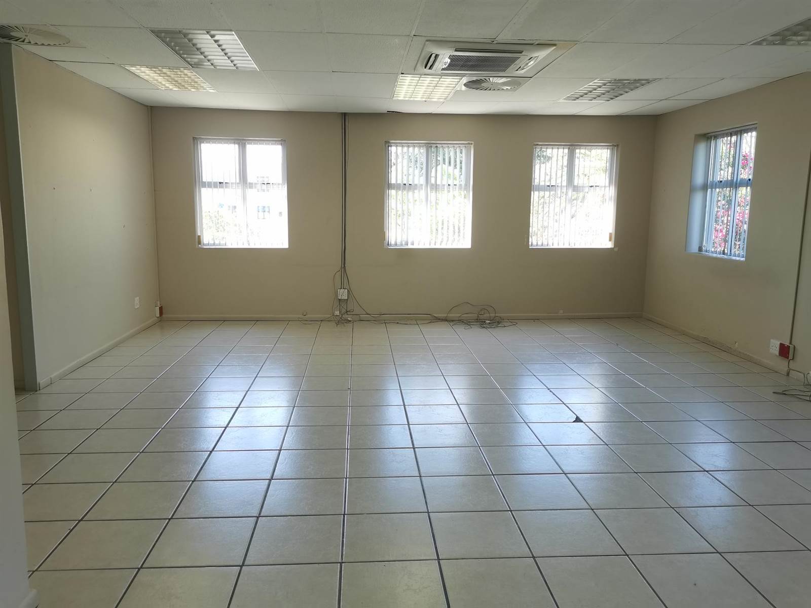 160  m² Commercial space in Durbanville photo number 19