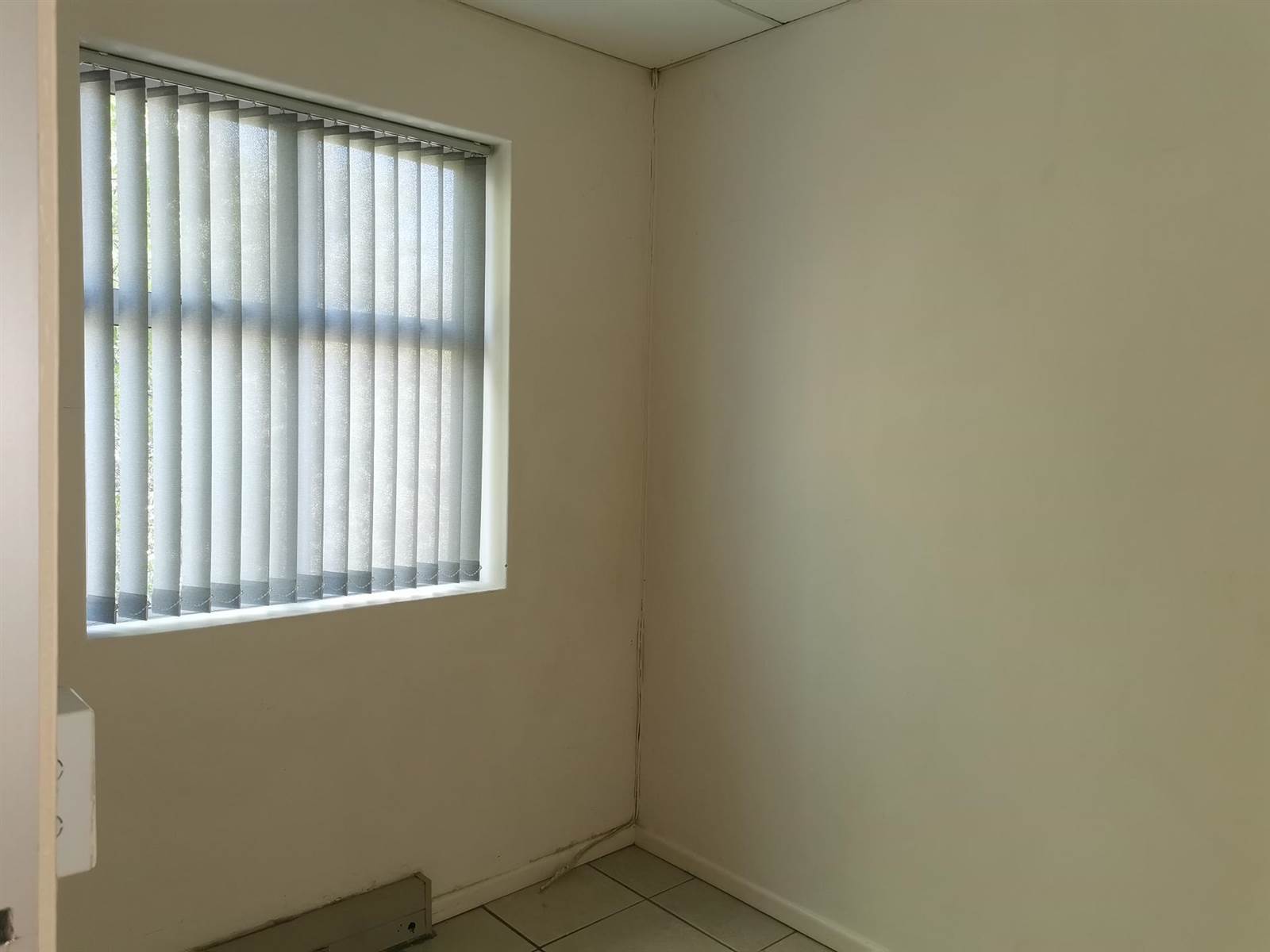 160  m² Commercial space in Durbanville photo number 10
