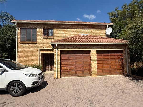 3 Bedroom Townhouse 3 Bedroom Townhouse