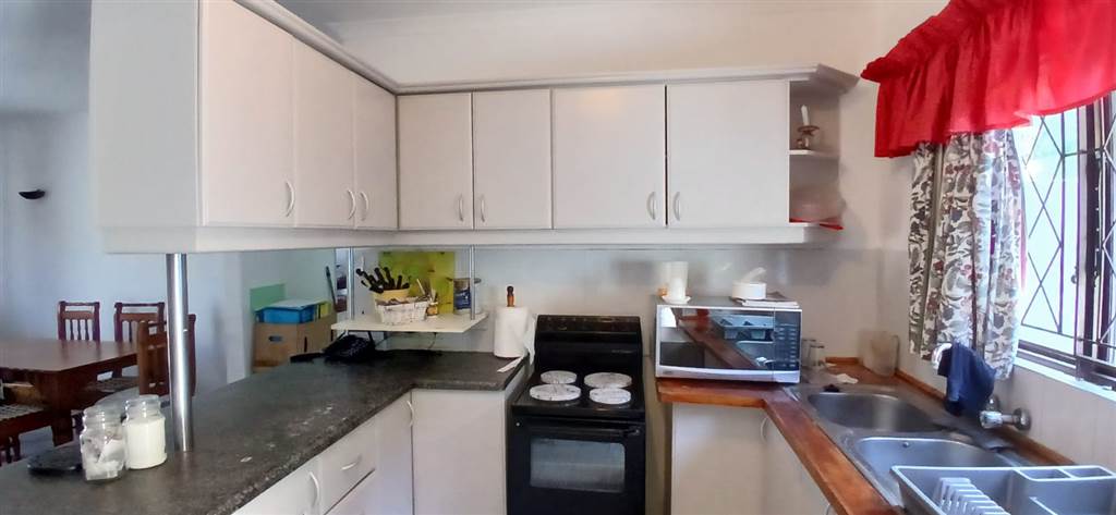 2 Bed Apartment in The Wolds photo number 8