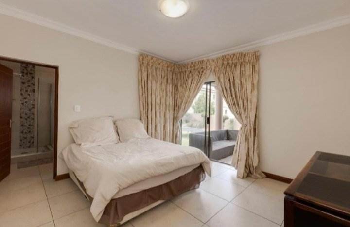 5 Bed Townhouse in Kyalami Hills photo number 21