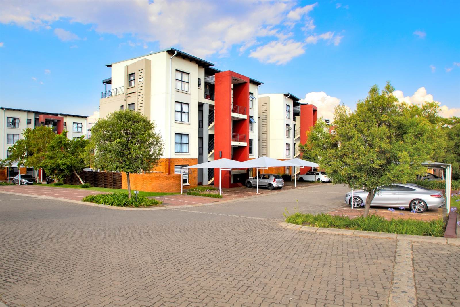 1 Bed Apartment in Fourways photo number 15