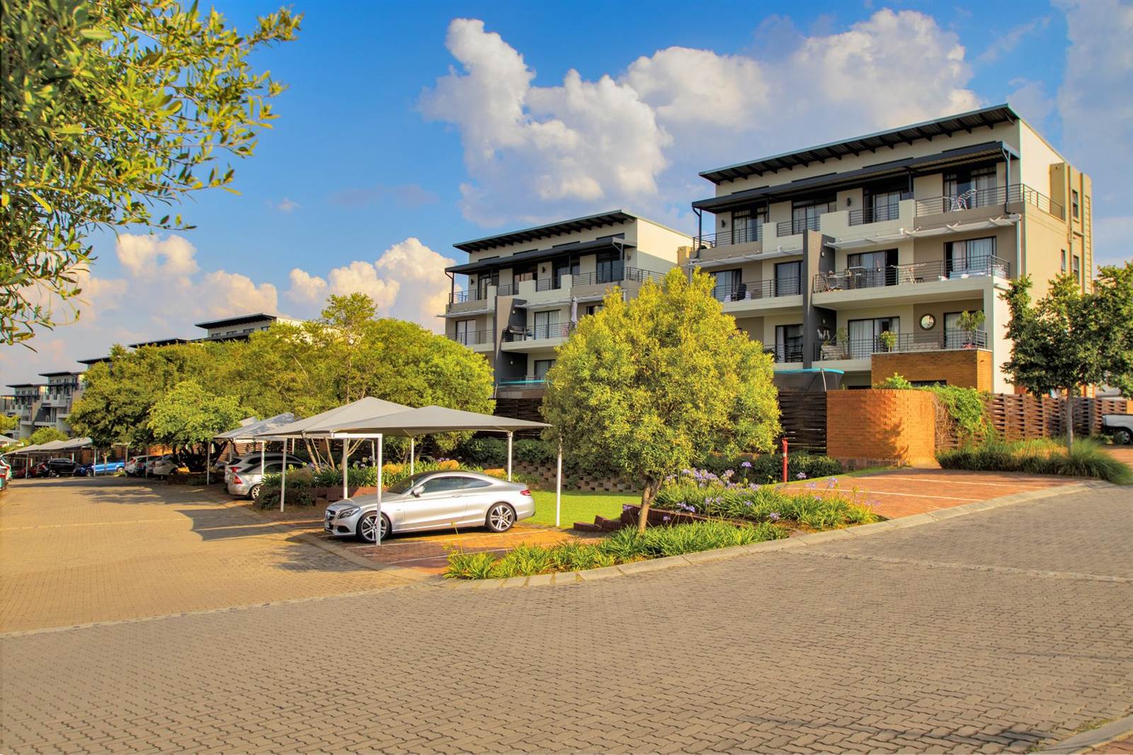 1 Bed Apartment in Fourways photo number 16