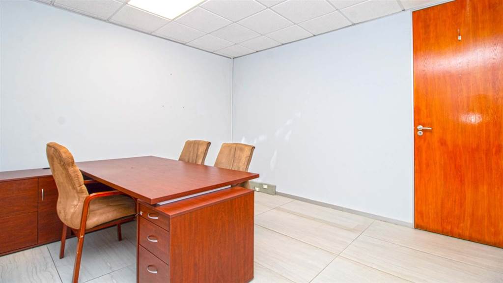 374  m² Office Space in New Town Centre photo number 24