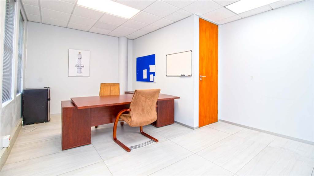 374  m² Office Space in New Town Centre photo number 19