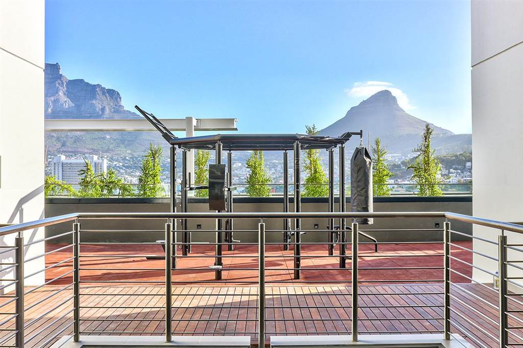 2 Bed Apartment in Cape Town City Centre photo number 23