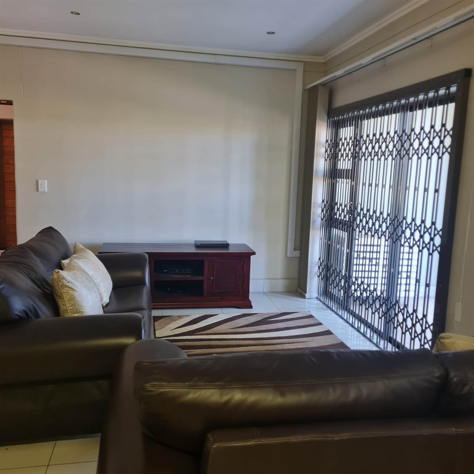 2 Bed Flat in Umhlanga Ridge New Town Centre photo number 9