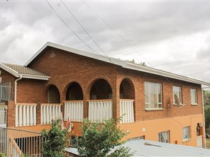 6 Bed House in Shallcross