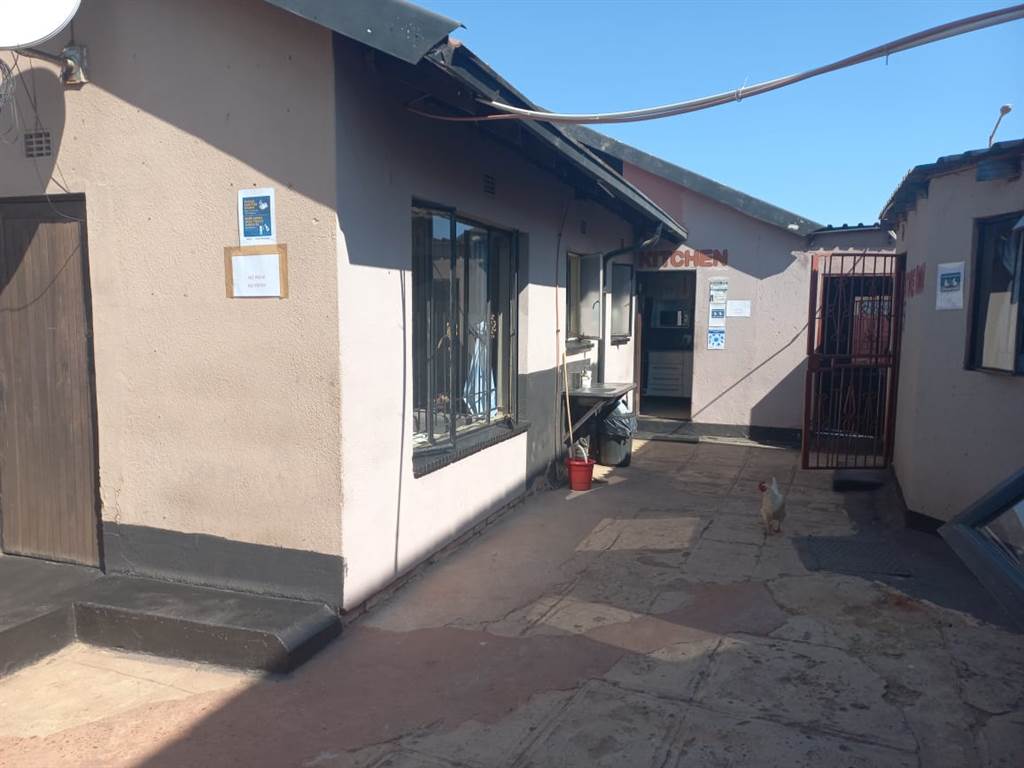3 Bed House in Kagiso photo number 16