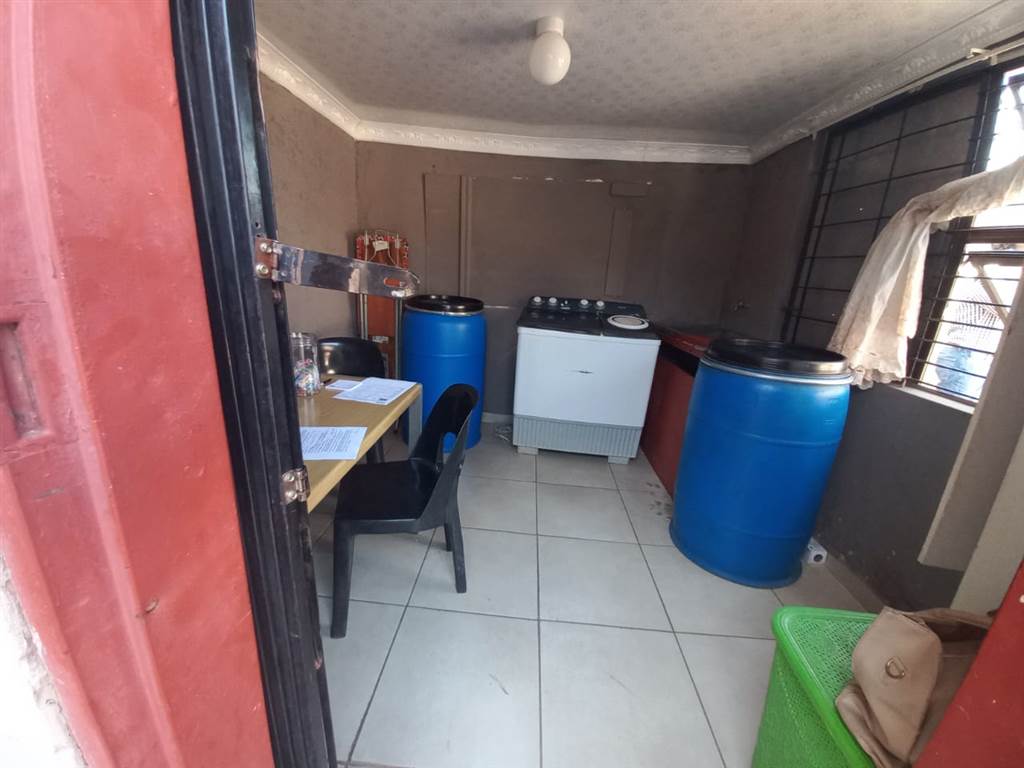 3 Bed House in Kagiso photo number 9