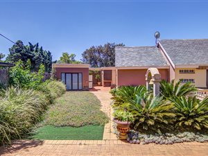 5 Bed House in Aston Manor