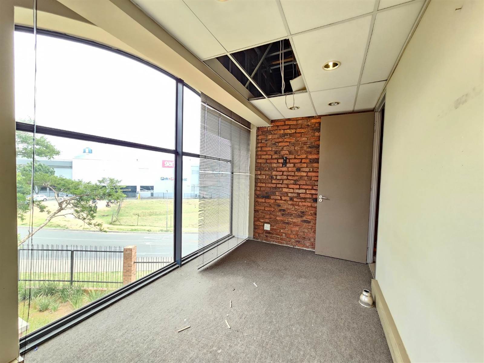 185  m² Office Space in Cresta photo number 9