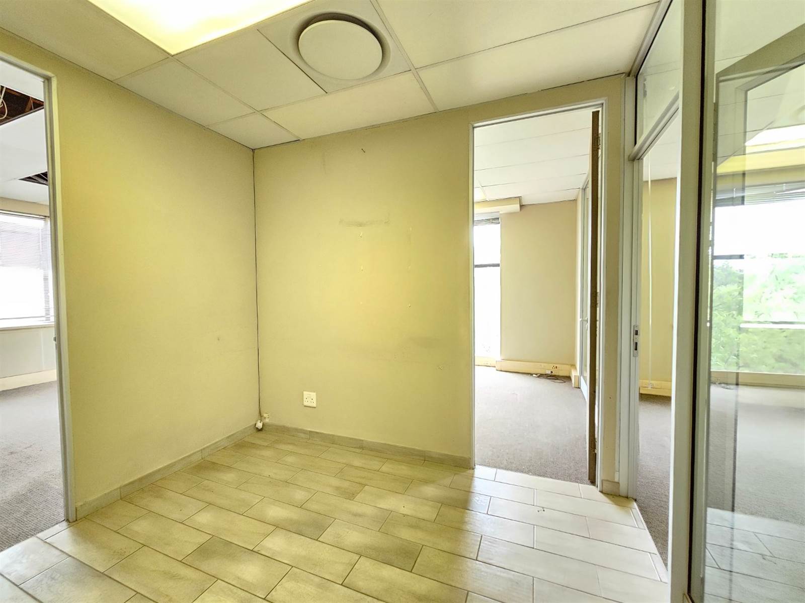 185  m² Office Space in Cresta photo number 12