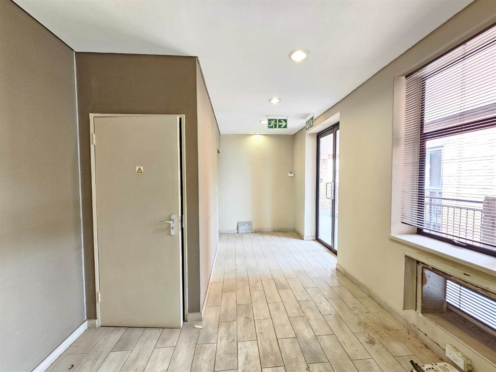 185  m² Office Space in Cresta photo number 16